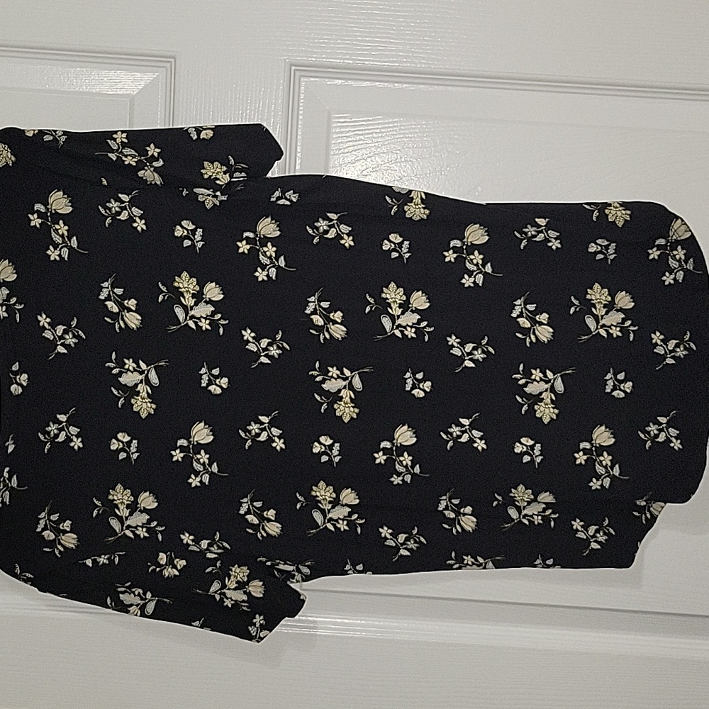 Flowered blouse - Picture 2 of 4